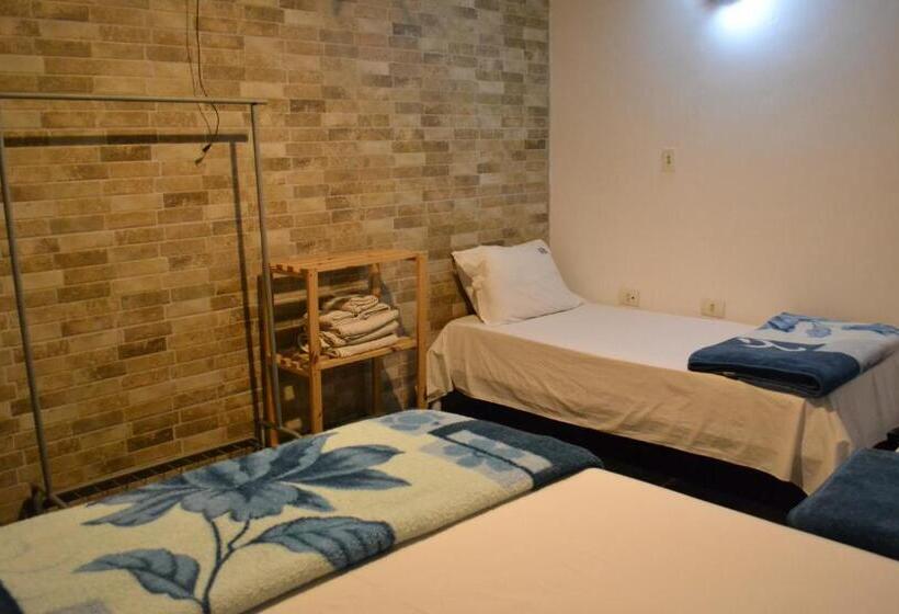 تختخواب و صبحانه Studio House