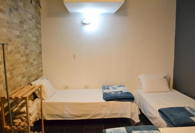 تختخواب و صبحانه Studio House