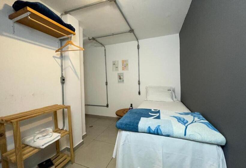 تختخواب و صبحانه Studio House