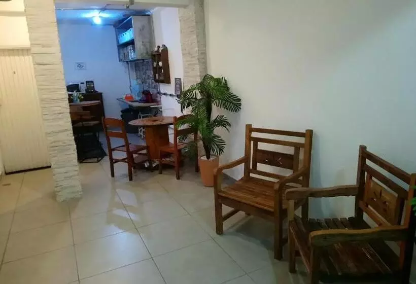 تختخواب و صبحانه Studio House