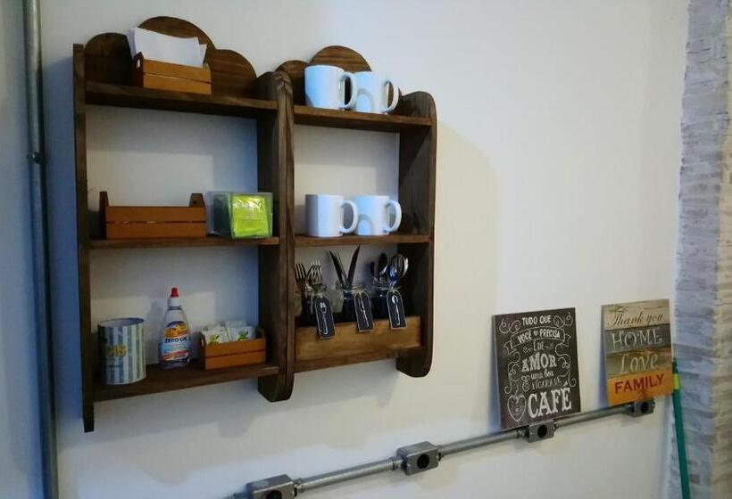 تختخواب و صبحانه Studio House