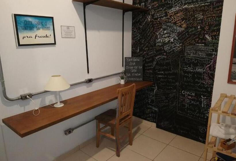 تختخواب و صبحانه Studio House