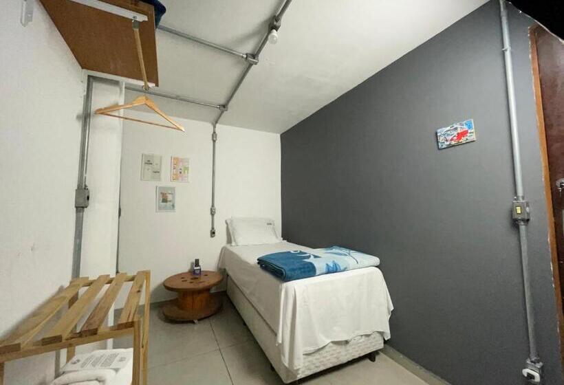 تختخواب و صبحانه Studio House