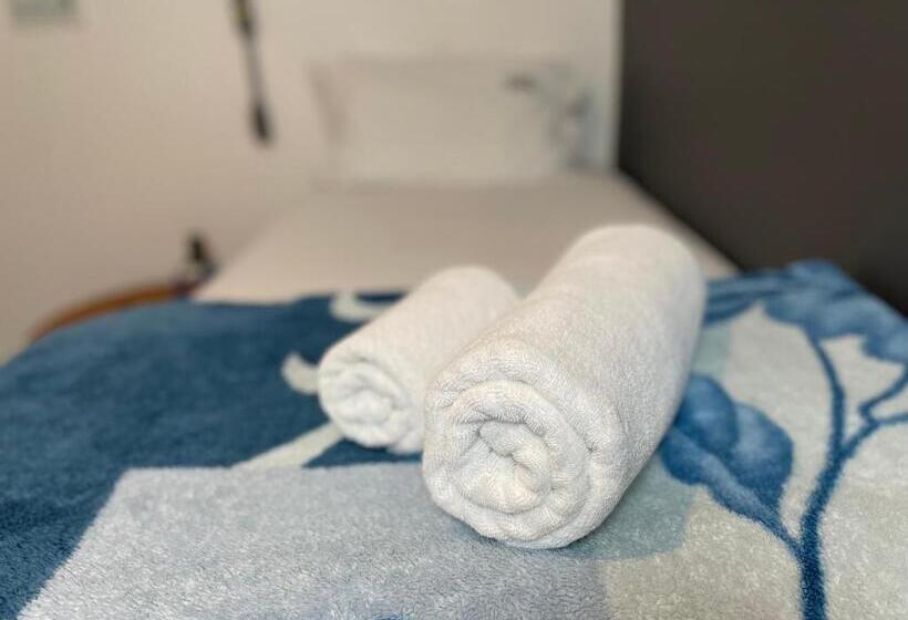 تختخواب و صبحانه Studio House