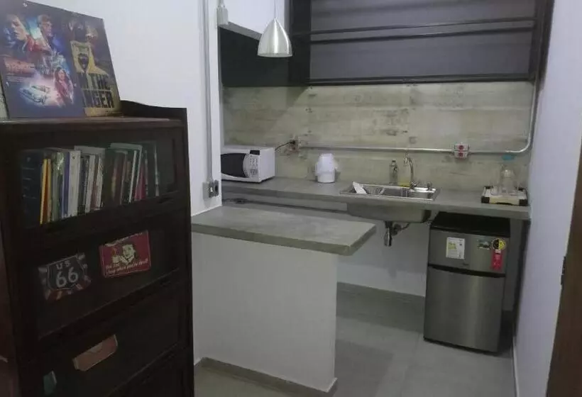 تختخواب و صبحانه Studio House