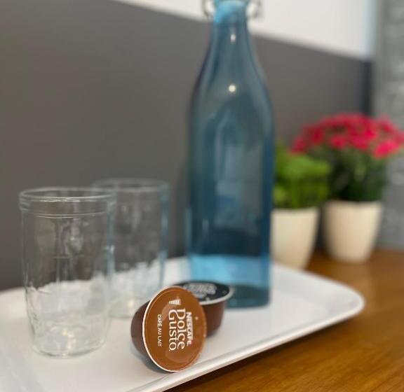 تختخواب و صبحانه Studio House