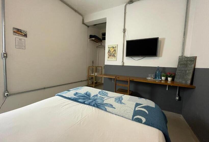 تختخواب و صبحانه Studio House