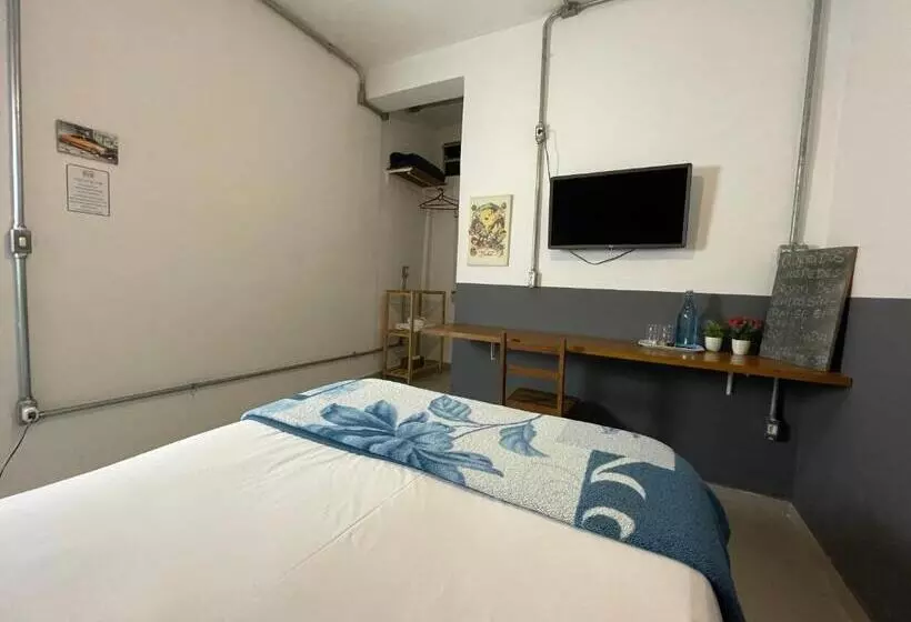 تختخواب و صبحانه Studio House
