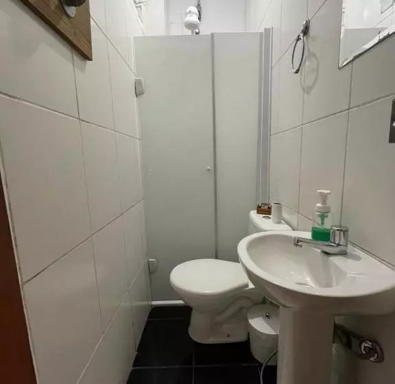 تختخواب و صبحانه Studio House