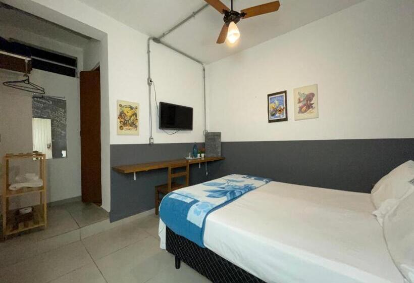 تختخواب و صبحانه Studio House