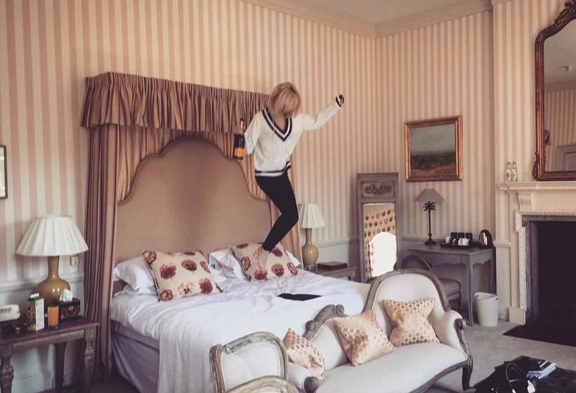 Отель 10 Castle Street