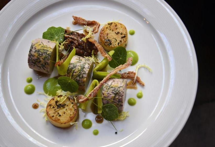 Отель 10 Castle Street