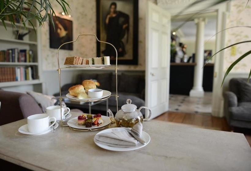 Отель 10 Castle Street