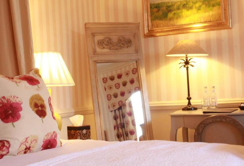 Отель 10 Castle Street