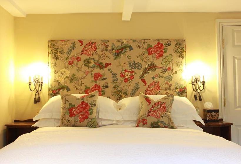 Отель 10 Castle Street