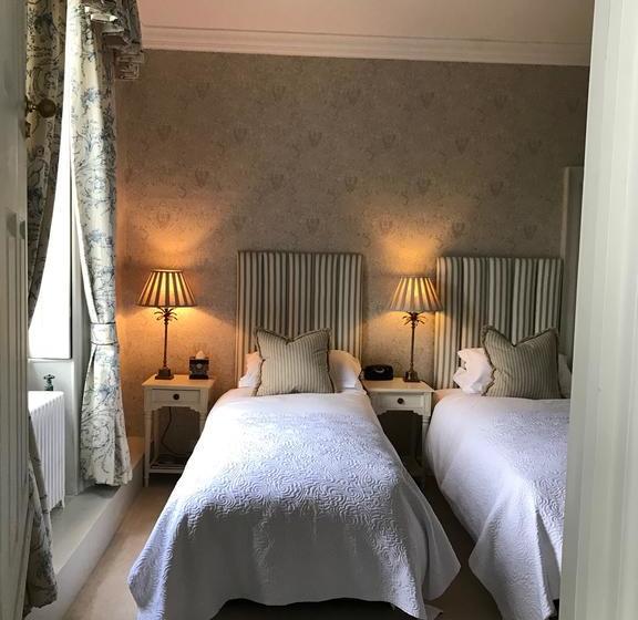 Отель 10 Castle Street