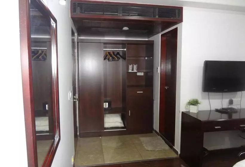 Hotel Dev Aadi