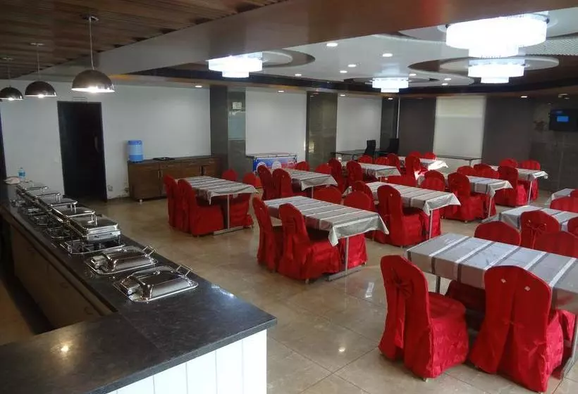 Hotel Dev Aadi