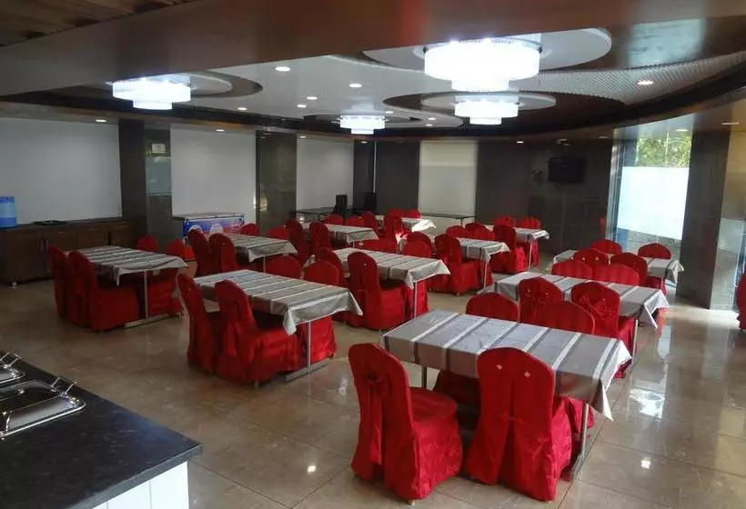 Hotel Dev Aadi