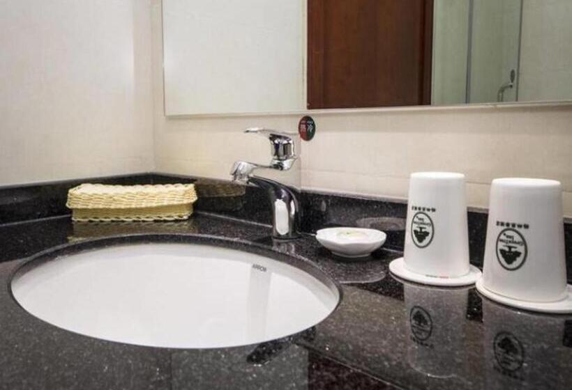 Hotel Greentree Inn Qinhuangdao Railway Station Square Express