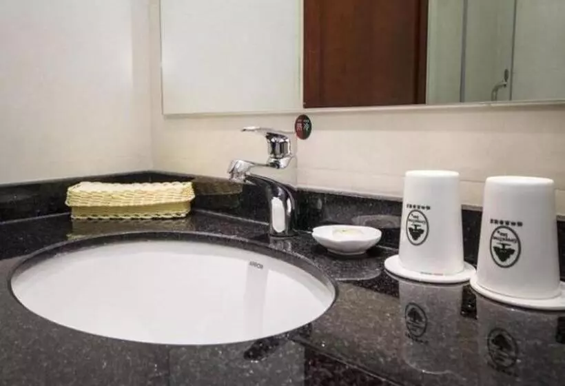 ホテル Greentree Inn Qinhuangdao Railway Station Square Express