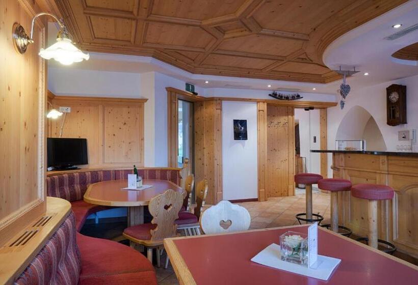 Отель Schwarzer Adler