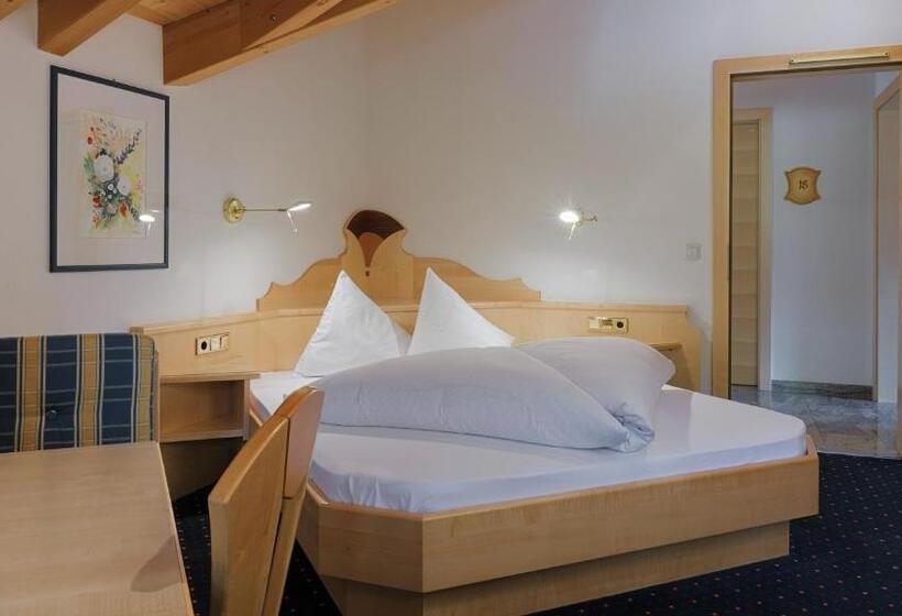 Отель Schwarzer Adler