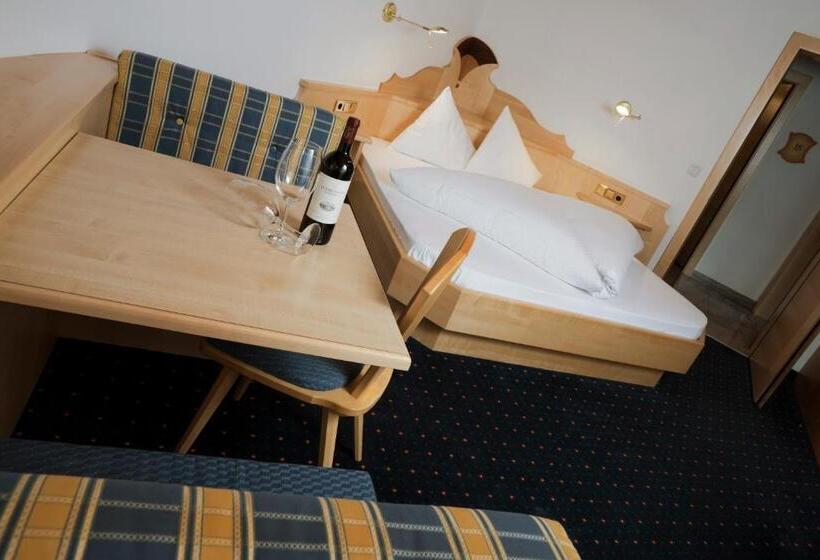 Отель Schwarzer Adler