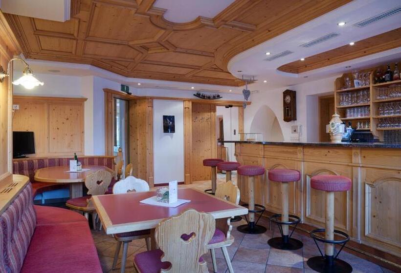 Отель Schwarzer Adler