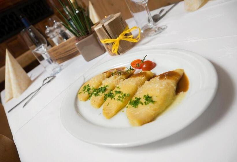 Отель Schwarzer Adler