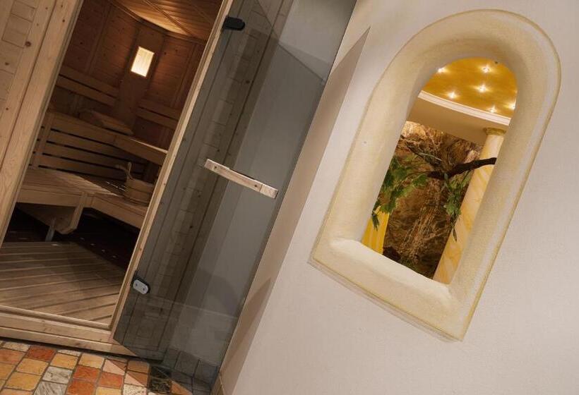 Отель Schwarzer Adler