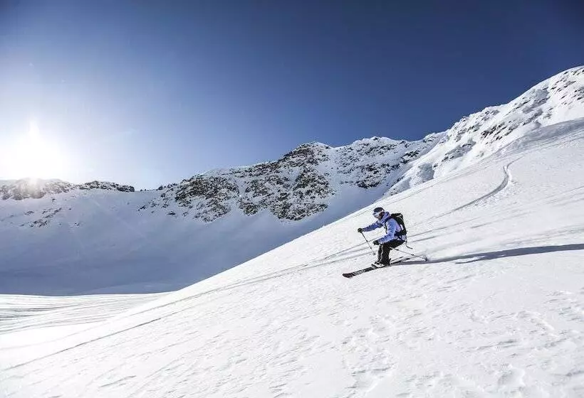 ホテル Sarain Active Mountain Resort