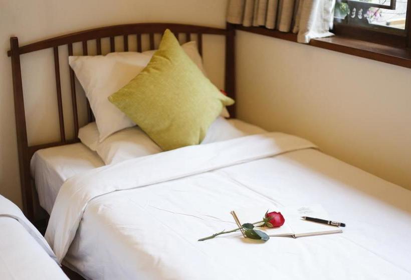 בית מלון כפרי Waiting For Art