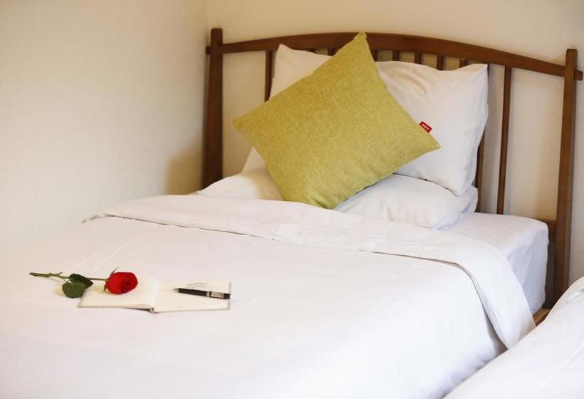 בית מלון כפרי Waiting For Art