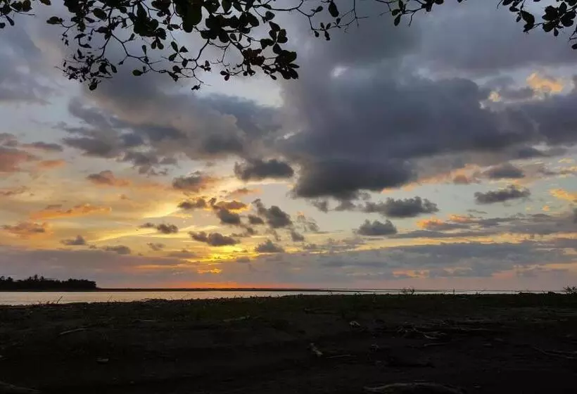 Hotelli Tiki Villas Rainforest Lodge   Adults Only