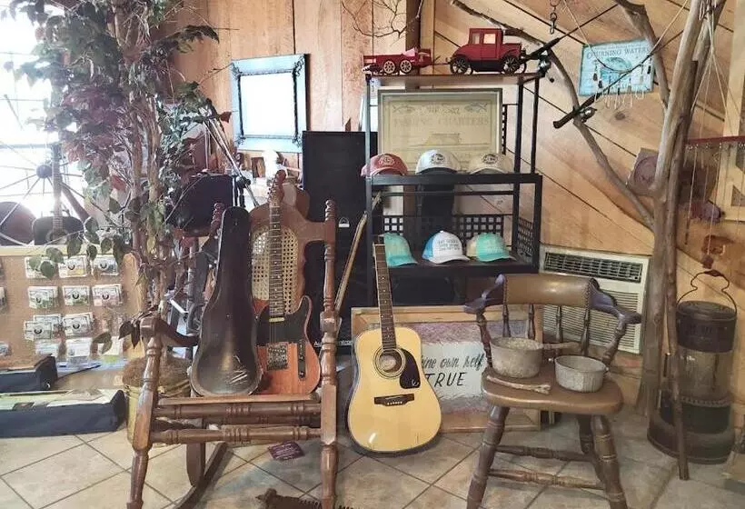 Motelli Bay Springs Country Inn & Marina