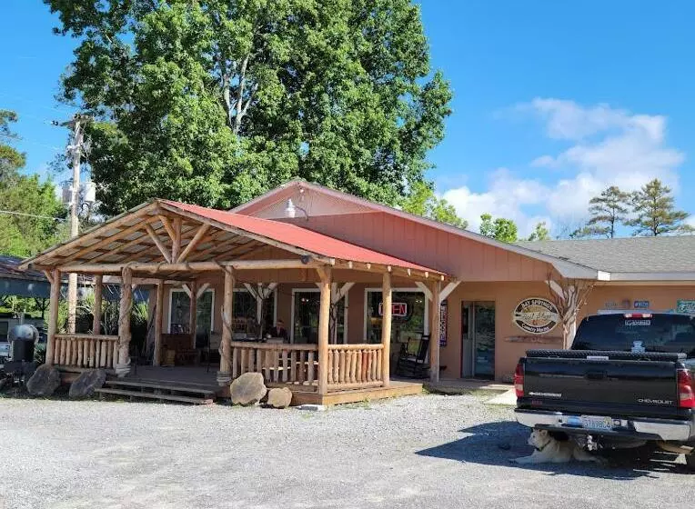 Motelli Bay Springs Country Inn & Marina