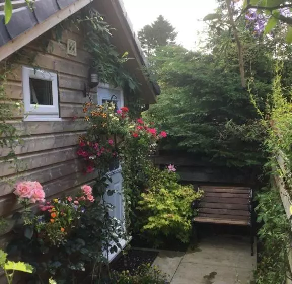 تختخواب و صبحانه Angel Cottage