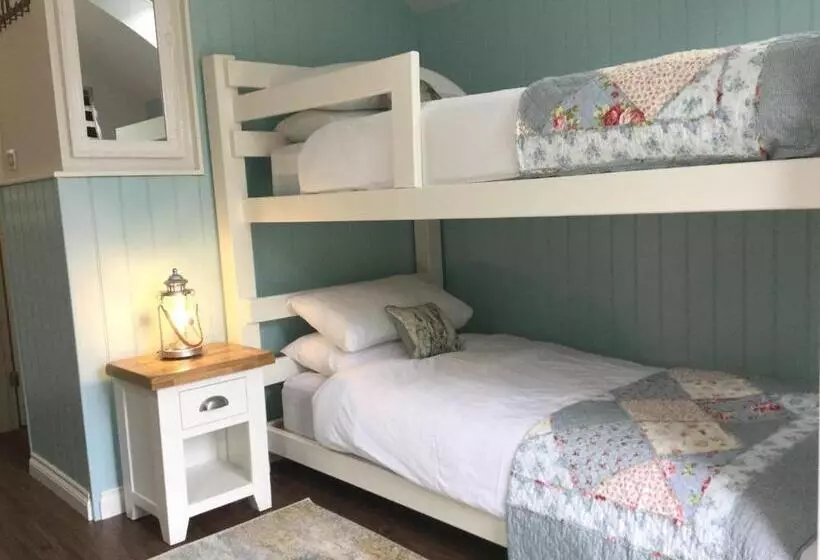 تختخواب و صبحانه Angel Cottage