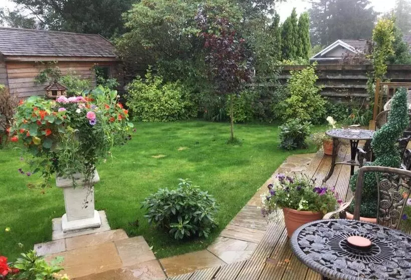 تختخواب و صبحانه Angel Cottage