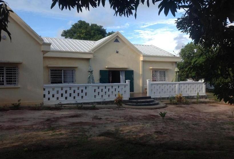 تختخواب و صبحانه Habitation Les Manguiers