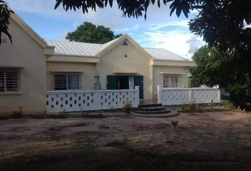 تختخواب و صبحانه Habitation Les Manguiers