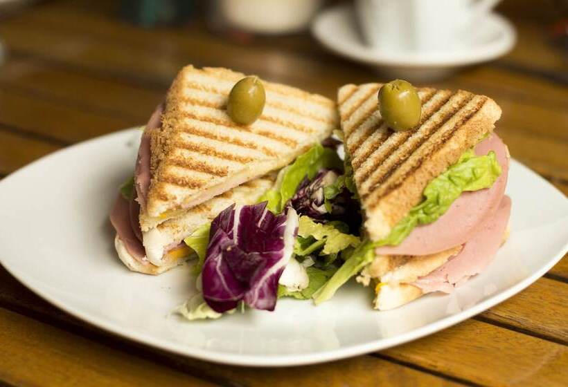 هتل Doña Carlota