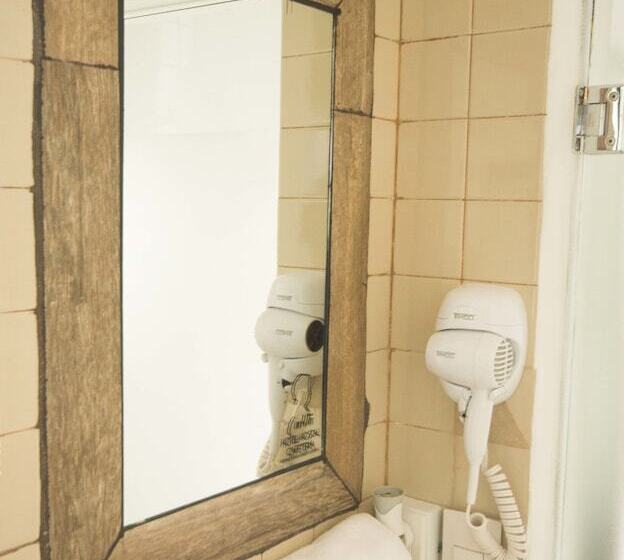 هتل Doña Carlota