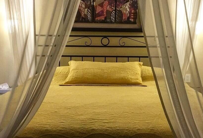 هتل Doña Carlota