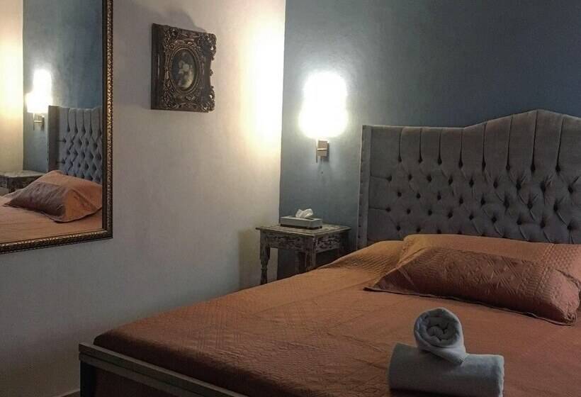 هتل Doña Carlota