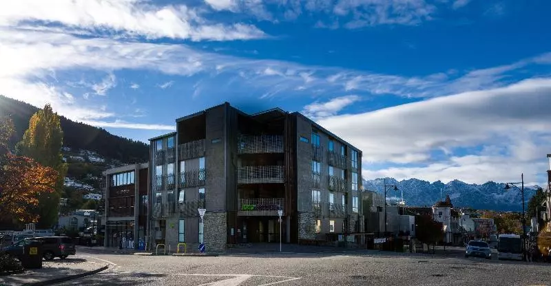 هتل Lylo Queenstown