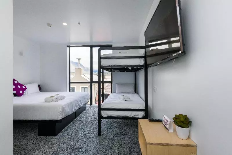 هتل Lylo Queenstown