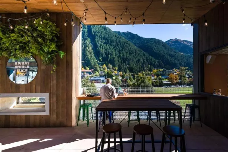 هتل Lylo Queenstown