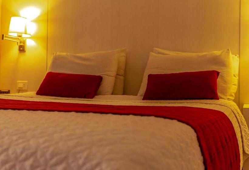 هتل Los Alpes Santa Teresa